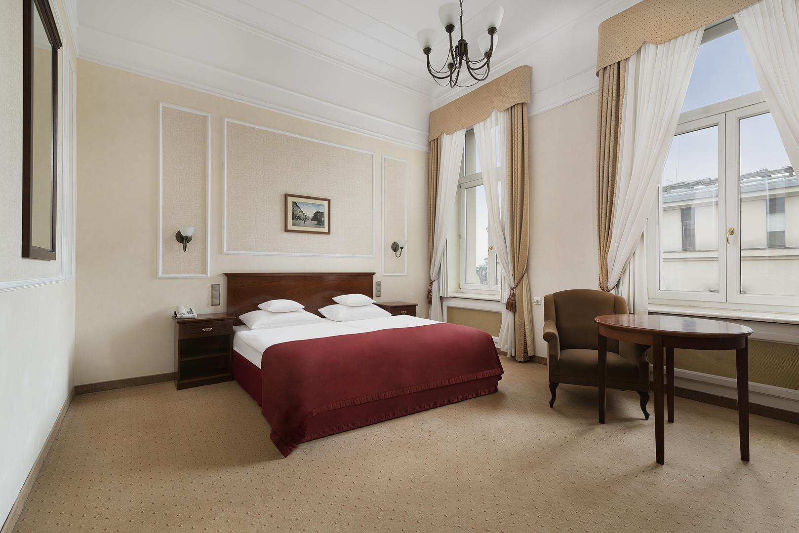 Ibb Hotel Grand Hotel ลูบลิน ภายนอก รูปภาพ