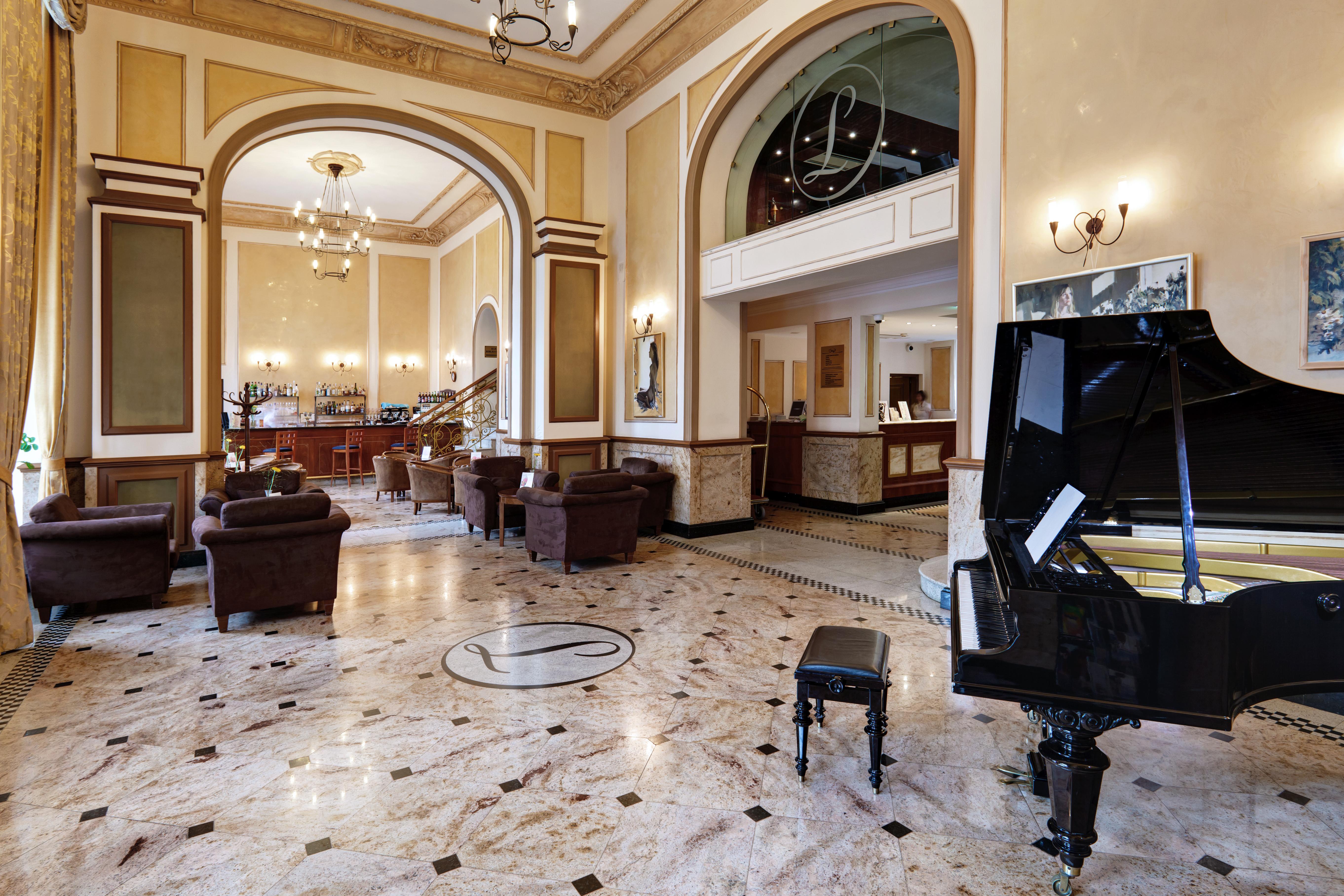 Ibb Hotel Grand Hotel ลูบลิน ภายนอก รูปภาพ